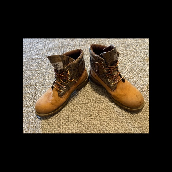 Timberland suede snakeskin boots size 6 boy’s, 8 woman’s - Picture 10 of 11